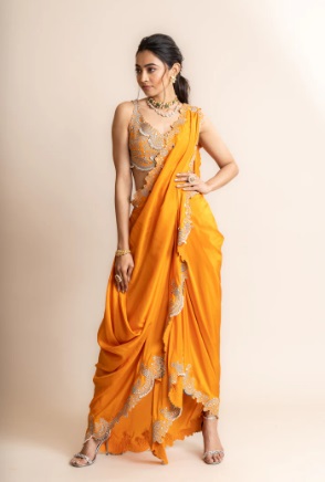 Read more about the article Buy Nupur Kanoi Designer Saree Online